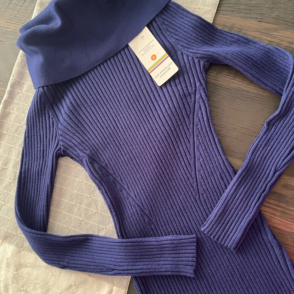 Elegant Navy Blue Ribbed Turtleneck Sweater